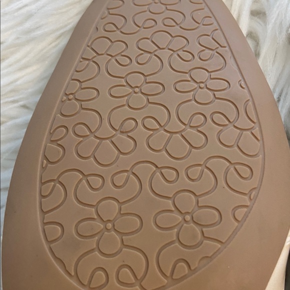 CL by Landry Elegant Cream Block Heel Shoes size 9.5 BNWOT see all photos - Picture 9 of 12